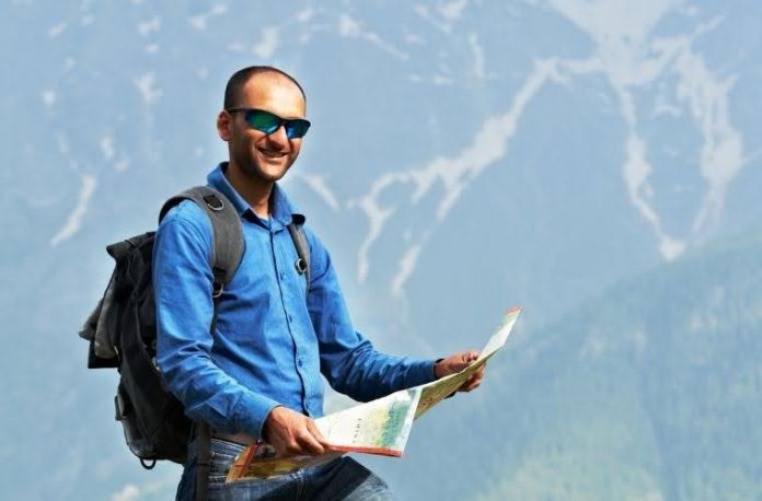 Rüyada rehber görmek, bir rehberle yolculuğa çıkmak, rehberdeki bilgileri incelemek, rehber almak vb. rüya tabirleri.