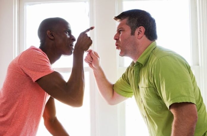 Rüyada rezalet çıkarmak görmek, utanç verici bir durumda olmak, başkalarının gözünde küçük düşmek, rezaletle yüzleşmek vb. rüya tabirleri.