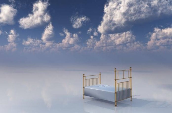 Rüyada rüya görmek, başka bir rüyada bulunmak, rüya içinde olmak, rüyada farklı bir gerçeklik yaşamak vb. rüya tabirleri.