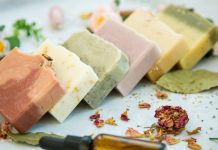 Rüyada Sabun Görmek Ne Anlama Gelir? Rüyada sabun görmek, rüyada sabunla vücut temizlemek, rüyada sabun almak, rüyada sabunla arınmak, rüyada sabun köpüğü görmek vb. rüya tabirleri.