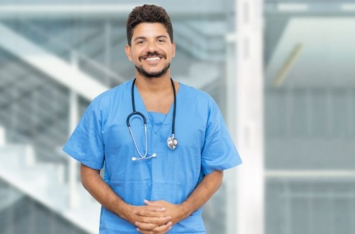 Rüyada sağlık memuru görmek, sağlık memurunun verdiği bilgileri almak, sağlık memuru ile iletişim kurmak, sağlık memurundan yardım almak vb. rüya tabirleri.