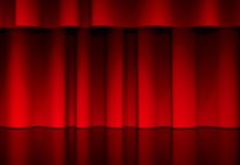 Rüyada Sahne Görmek Ne Anlama Gelir? Rüyada sahne görmek, sahnede gösteri yapmak, sahne ışıkları altında olmak, sahneye çıkmak vb. rüya tabirleri.