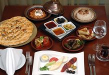 Rüyada Sahur Görmek Ne Anlama Gelir? Rüyada sahur görmek, sahurda yemek yemek, sahur vakti olmak, sahur için hazırlık yapmak vb. rüya tabirleri.