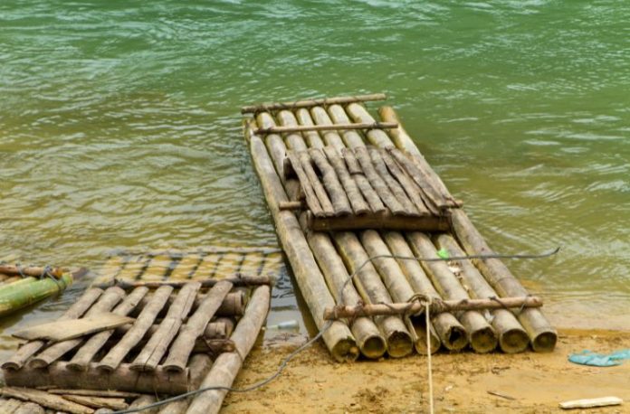Rüyada sal ile denizde ilerlemek, salın içinde bir yolculuk yapmak, salda huzur bulmak vb. rüya tabirleri.