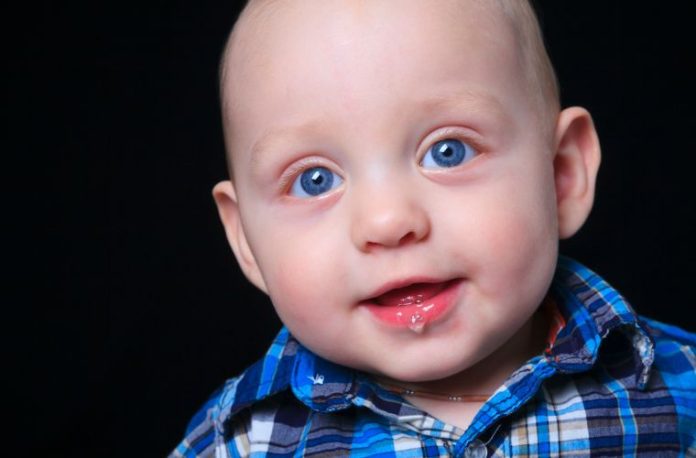 Rüyada dilde yoğun salya akışı, rüyada ağız salyasının kontrolsüz akması, rüyada salya dökülmesi gibi durumları izlemek vb. rüya tabirleri.