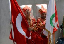 Rüyada Sancaktar Görmek Ne Anlama Gelir? Rüyada sancaktar görmek, rüyada sancaktarı gözlemlemek, rüyada sancaktarla etkileşim yaşamak, rüyada liderlik ve sorumluluk simgelerini görmek vb. rüya tabirleri.