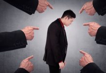 Rüyada Sanık Görmek Ne Anlama Gelir? Rüyada sanık görmek, rüyada mahkemede sanık olarak yargılanmak, rüyada suçsuz yere sanık olmak, rüyada bir sanığın beraat ettiğini görmek vb. rüya tabirleri.