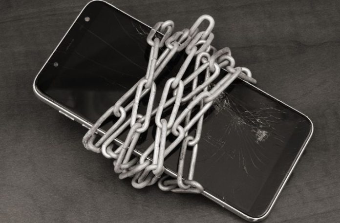 Rüyada sansür görmek, rüyada bir yazının veya konuşmanın sansürlenmesi, rüyada televizyonda sansür görmek, rüyada kendi sözlerinin sansüre uğradığını görmek vb. rüya tabirleri.