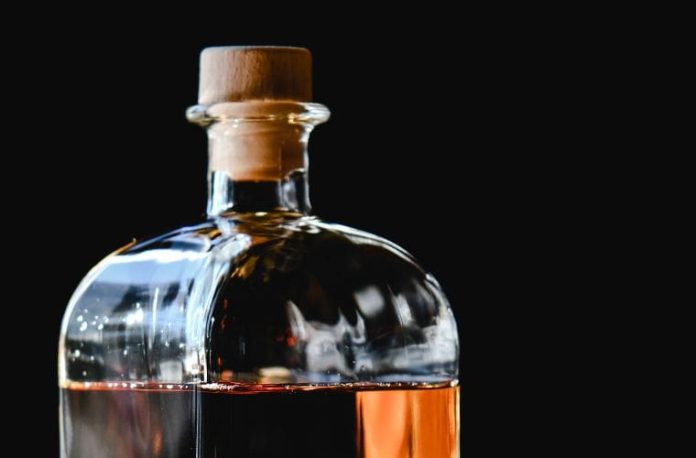 Rüyada sarhoşluk veren şeyler görmek, rüyada alkol veya madde kullanmak, rüyada bilinçsiz hareket etmek, rüyada kendini kaybetmek vb. rüya tabirleri.