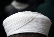 Rüyada Sarık Görmek Ne Anlama Gelir? Rüyada başına sarık sarmak, rüyada yeşil veya beyaz sarık takmak, rüyada eski veya yeni sarık görmek, rüyada sarıkla ilgili yorumlar vb. rüya tabirleri.