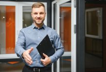 Rüyada Satıcı Görmek Ne Anlama Gelir? Rüyada satıcı görmek, rüyada bir pazarcıdan alışveriş yapmak, rüyada dükkanda satıcı ile konuşmak, rüyada bir şey satın almak vb. rüya tabirleri.