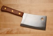 Rüyada Satır Görmek Ne Anlama Gelir? Rüyada satır görmek, rüyada büyük bir satırla bir şey doğramak, rüyada satır bilemek veya keskinleştirmek vb. rüya tabirleri.