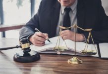 Rüyada Savcı Görmek Ne Anlama Gelir? Rüyada savcı görmek, rüyada mahkemede bir savcıyla yüzleşmek, rüyada savcının dava ile ilgili karar verdiğini görmek, rüyada savcı ile tartışmak vb. rüya tabirleri.