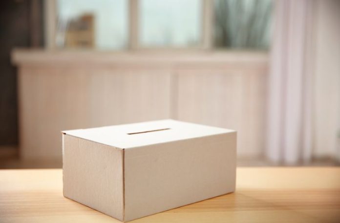 Rüyada seçim sandığı görmek, rüyada sandığa oy atmak, rüyada seçim sonuçlarını beklemek, rüyada boş veya dolu sandık görmek vb. rüya tabirleri.