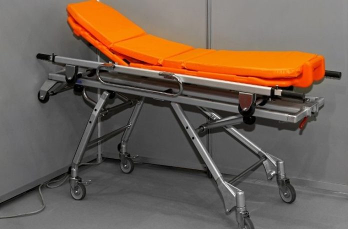 Rüyada sedye görmek, rüyada acil serviste birini sedye ile taşımak, rüyada kendini sedye üzerinde yatarken görmek vb. rüya tabirleri.