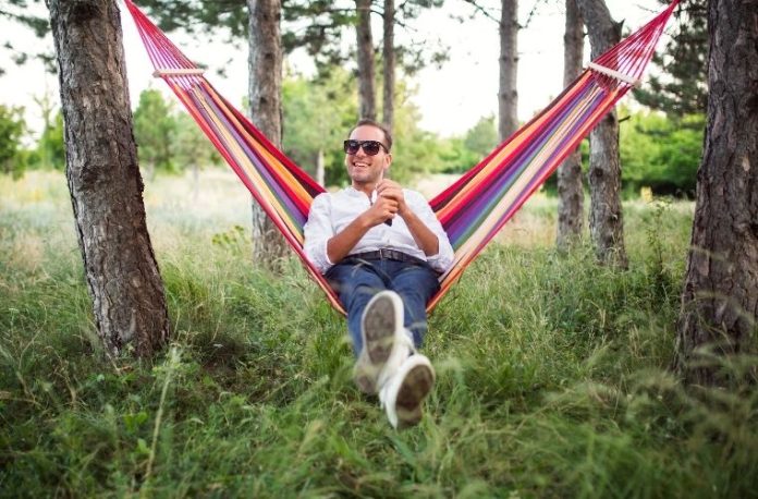 Rüyada sefa görmek, rüyada rahat bir hayat yaşamak, rüyada tatilde keyif yapmak, rüyada huzur içinde vakit geçirmek vb. rüya tabirleri.