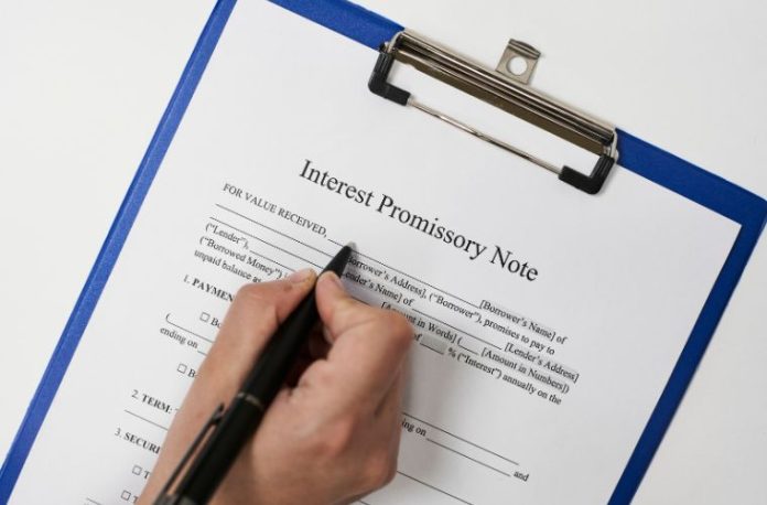 Rüyada senet görmek, rüyada birine senet vermek, rüyada senetle borç almak, rüyada sahte senet görmek vb. rüya tabirleri.