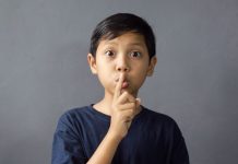 Rüyada Sessizlik Görmek Ne Anlama Gelir? Rüyada sessizlik görmek, rüyada tamamen sessiz bir ortamda bulunmak, rüyada bir anda herkesin sustuğunu hissetmek vb. rüya tabirleri.