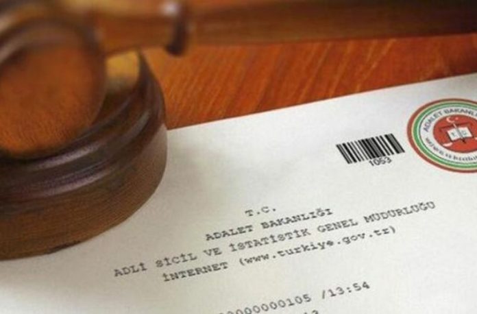 Rüyada sicil görmek, rüyada sicil kaydına bakmak, rüyada adli sicil veya iş sicili görmek, rüyada sicil belgesi almak vb. rüya tabirleri.