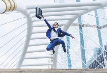 Rüyada Sıçramak Ne Anlama Gelir? Rüyada sıçramak, rüyada korkudan veya heyecandan sıçramak, rüyada yüksek bir noktadan aşağı sıçramak, rüyada bir engelin üzerinden sıçrayarak atlamak.