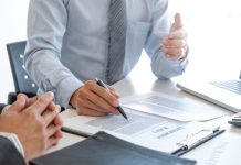 Rüyada Sigortacı Görmek Ne Anlama Gelir? Rüyada sigortacı görmek, rüyada bir sigorta acentesine gitmek, rüyada sigortacı ile poliçe hakkında konuşmak vb. rüya tabirleri.