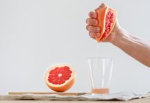 Rüyada Sıkmak Ne Anlama Gelir? Rüyada sıkmak, rüyada bir nesneyi veya birinin elini sıkmak, rüyada limon veya portakal sıkmak, rüyada bir şeyi sıkarak suyunu çıkarmak vb. rüya tabirleri.