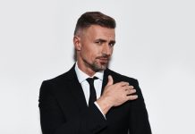 Rüyada Silkinmek Görmek Ne Anlama Gelir? Rüyada silkinmek görmek, rüyada üzerindeki suyu veya tozu silkmek, rüyada aniden silkinerek kendine gelmek vb. rüya tabirleri.