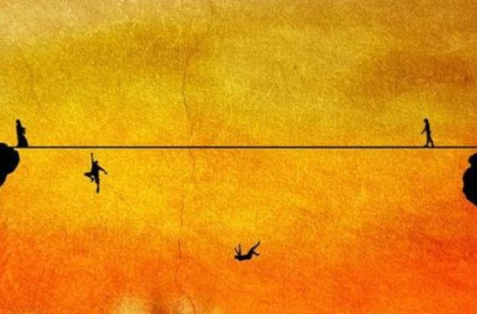 Rüyada Sırat Köprüsünü görmek, rüyada dar ve uzun bir köprüde yürümek, rüyada köprüyü geçerken korku hissetmek vb. rüya tabirleri.