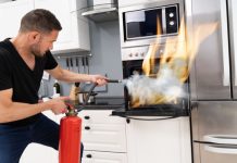 Rüyada Söndürmek Ne Anlama Gelir? Rüyada ateş söndürmek, rüyada bir mumun alevini söndürmek, rüyada su dökerek yangın söndürmek, rüyada ışığı kapatmak vb. rüya tabirleri.