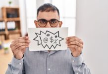 Rüyada Sövmek Ne Anlama Gelir? Rüyada küfür etmek, rüyada birinin sinirle sövdüğünü görmek, rüyada hakaret işitmek, rüyada bir kavgada ağır sözler söylemek vb. rüya tabirleri.