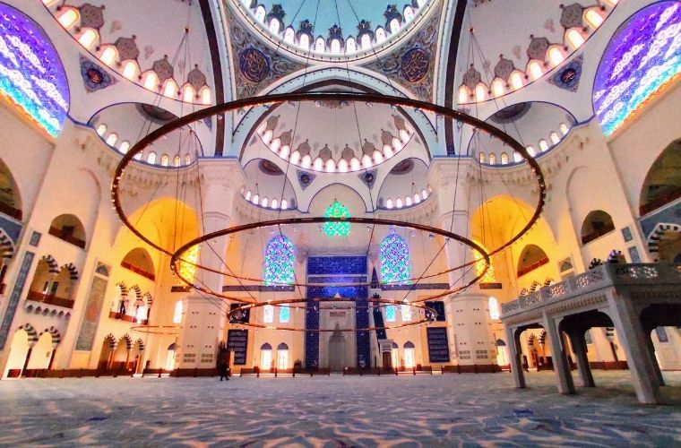 Üç aylarda yapılacak ibadetler nelerdir. Üç aylarda ibadet, namaz ve oruç.