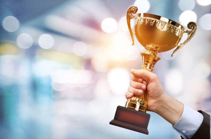 Rüyada şampiyon görmek, madalya almak, birini tebrik etmek, şampiyonluk kutlamasına katılmak vb. rüya tabirleri.