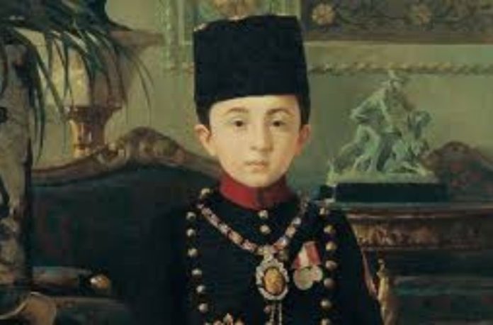 Rüyada saray kıyafetli bir şehzade görmek, şehzade ile konuşmak, kendini şehzade gibi hissetmek vb. rüya tabirleri.