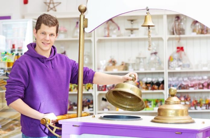 Rüyada şekerci dükkânı görmek, şeker alan insanları izlemek, şekerciyle sohbet etmek, tatlılar arasında dolaşmak vb. rüya tabirleri.