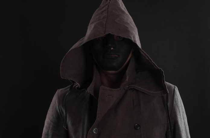 Rüyada şer bir olaya tanık olmak, kötülükle karşılaşmak, zararlı kişilerle muhatap olmak, tehlikeli ortamda bulunmak vb. rüya tabirleri.