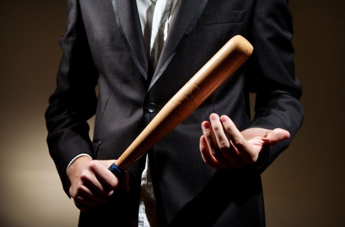 Rüyada fiziksel şiddet görmek, birinin saldırısına uğramak, tartışma yaşamak ya da şiddet uygulamak vb. rüya tabirleri.