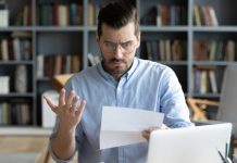 Rüyada Şikayet Görmek Ne Anlama Gelir? Rüyada birini şikayet etmek, şikayet edildiğini duymak, resmi bir yere şikayet dilekçesi vermek vb. rüya tabirleri.