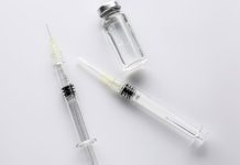 Rüyada Şırınga Görmek Ne Anlama Gelir? Şırıngayla iğne yapılması, iğne görmek, şırınga tutmak, şırıngayla tedavi olmak vb. rüya tabirleri.