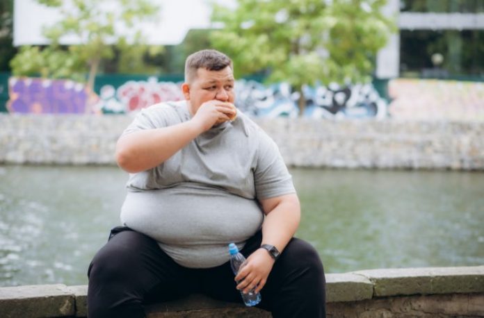 Rüyada şişman görmek, rüyada kendini normalden kilolu görmek, rüyada bir arkadaşının ya da akrabasının şişmanladığını fark etmek vb. rüya tabirleri.