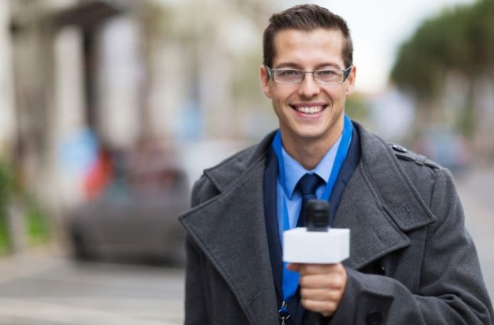 Rüyada televizyon programı sunmak, rüyada bir haber sunucusuyla karşılaşmak, rüyada sahnede sunuculuk yapmak vb. rüya tabirleri.