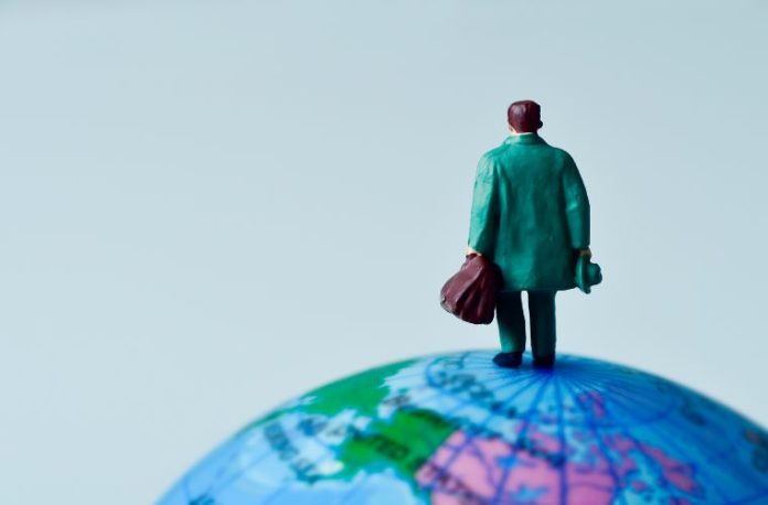 Rüyada sürgün görmek, rüyada bir yere sürgün edilmek, rüyada sürgün kararı almak, rüyada memleketten uzaklaştırılmak vb. rüya tabirleri.