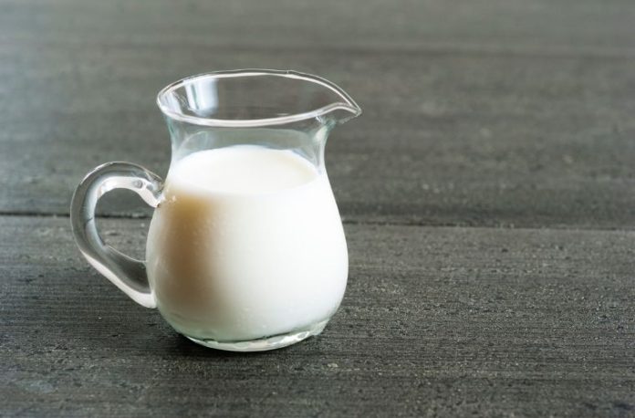Rüyada süt kabı görmek, rüyada süt dolu bir kabı taşımak, rüyada süt kabından süt içmek, rüyada süt kabının devrildiğini görmek vb. rüya tabirleri.