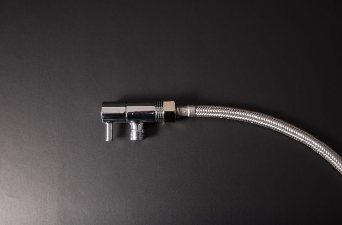 Rüyada taharet görmek, rüyada tuvaletten sonra su ile temizlik yapmak, rüyada taharet musluğu kullanmak, rüyada hijyen amaçlı yıkanmak.