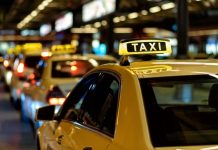 Rüyada Taksi Görmek Ne Anlama Gelir? Rüyada bir taksiden inmek, yolda duran taksi görmek, taksiciyle konuşmak, farklı taksi senaryoları yaşamak vb. rüya tabirleri.