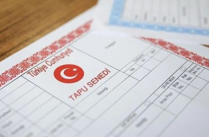 Rüyada tapu belgesi görmek, bir tapu müdürlüğüne gitmek, ev ya da arsa tapusu almak, resmi evraklarla uğraşmak vb. rüya tabirleri.