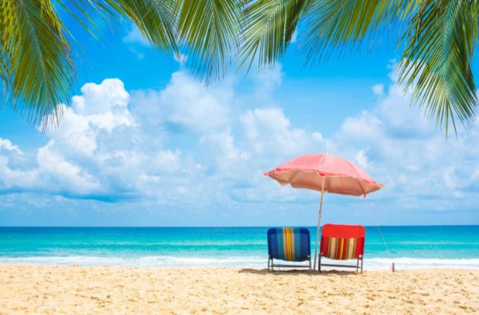 Rüyada deniz kenarında tatil yapmak, valiz hazırlamak, bir otelde kalmak, sevdiklerinle tatile çıkmak, keyifli anlar yaşamak vb. rüya tabirleri.