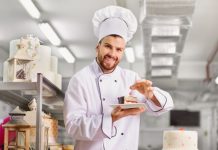 Rüyada Tatlıcı Görmek Ne Anlama Gelir? Rüyada tatlıcı dükkânı görmek, tatlıcıdan baklava almak, tatlı seçmekte zorlanmak, tatlıcıyla sohbet etmek, lezzetli ikramlar almak vb. rüya tabirleri.