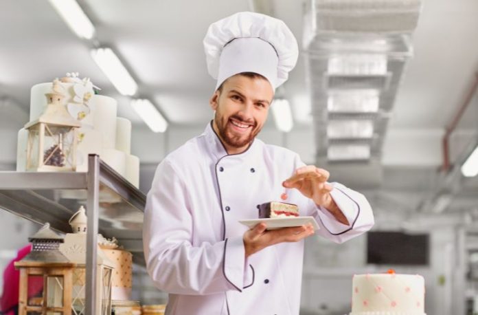 Rüyada tatlıcı dükkânı görmek, tatlıcıdan baklava almak, tatlı seçmekte zorlanmak, tatlıcıyla sohbet etmek, lezzetli ikramlar almak vb. rüya tabirleri.