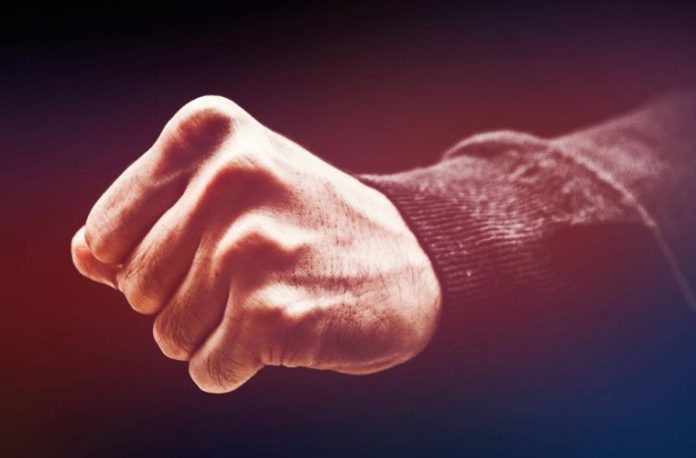 Rüyada tecavüze uğradığını görmek, bir başkasına yapılan zorbalığa tanık olmak, korku ve çaresizlik hissetmek, psikolojik baskı yaşamak vb. rüya tabirleri.