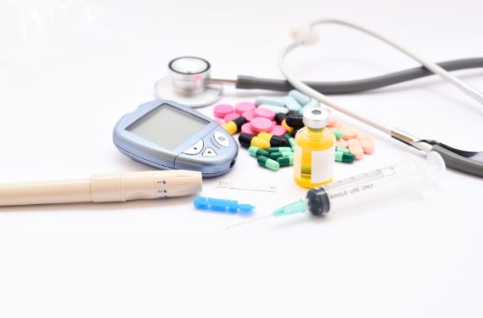 Rüyada doktor tarafından tedavi edilmek, ilaç kullanmak, serum takılması, hastanede yatmak, sağlığına kavuşmak vb. rüya tabirleri.